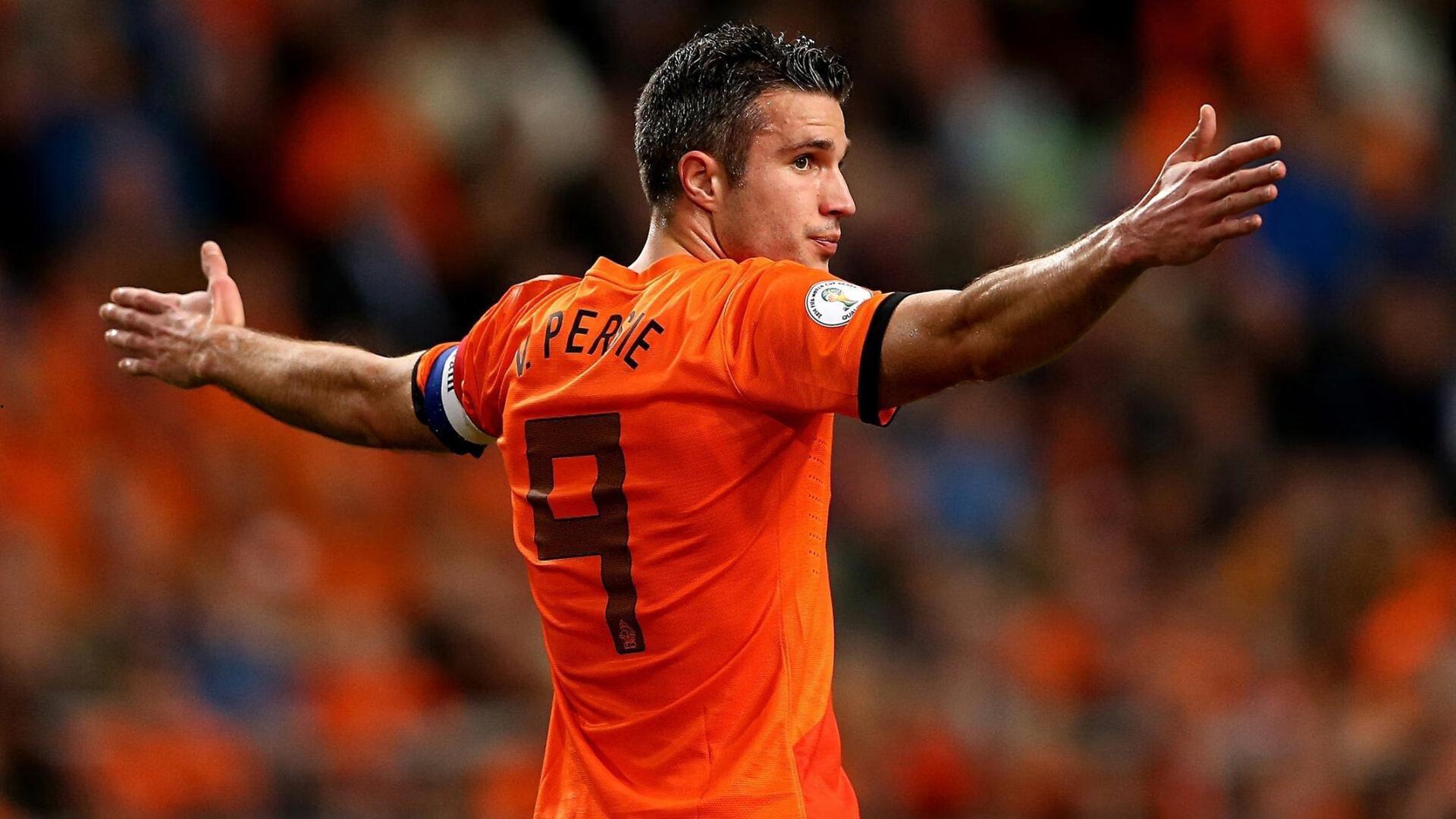 时光倒流！足坛新星复古亮相 身披出生年份国家队战袍引热议