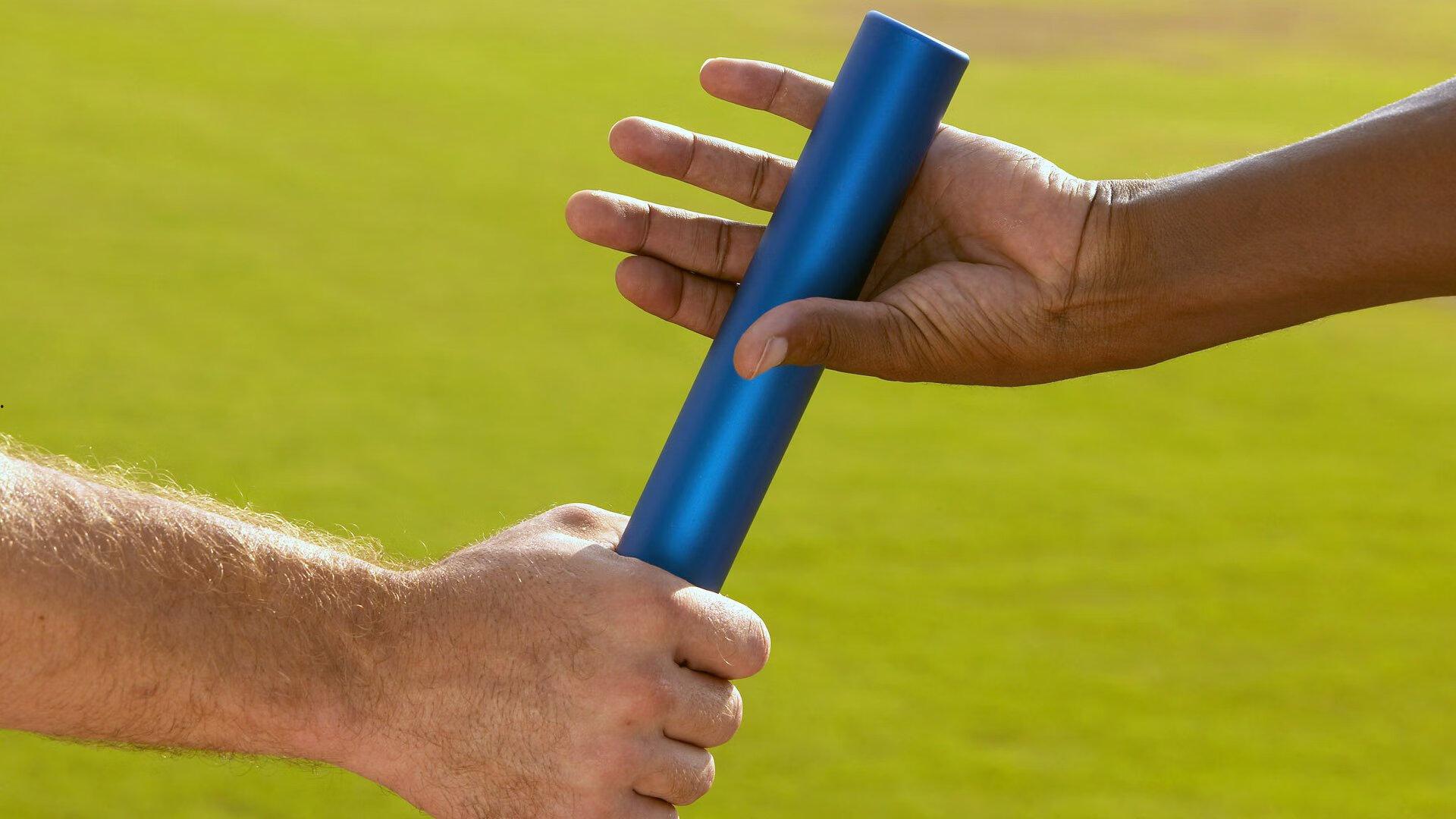 赛场风波引趣谈，球员笑称我又不是裁判，你们都围着我干嘛引爆网络